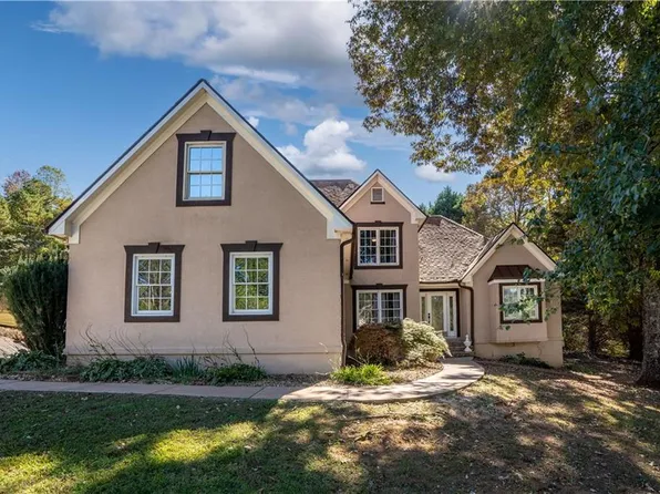 5126 Cash Rd, Flowery Branch, GA 30542