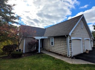 153 S Oak Ridge Cir, Erie, PA 16509