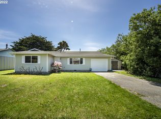 757 8th Ct, Bandon, OR 97411
