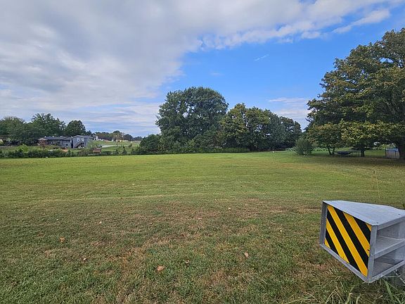 5th image of 412 Pippin Rd
