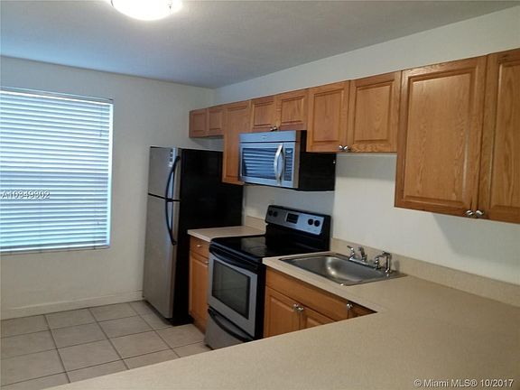 3rd image of 2216 SW 81st Ave