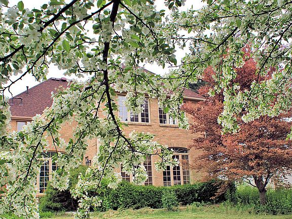 5th image of 634 Rosewood Dr