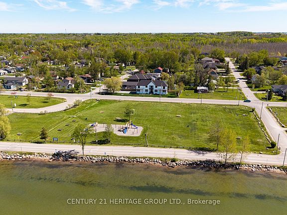 3rd image of 802 Willowview Rd