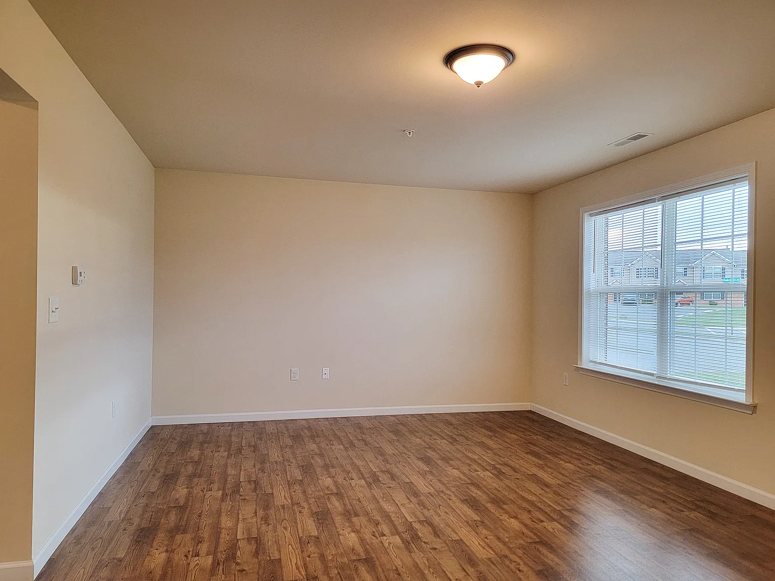 3 bed, 2.5 bath, $1,750 — Photo 4