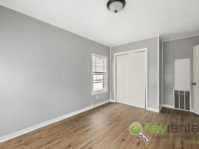 1338 N Volutsia Ave — Photo 12