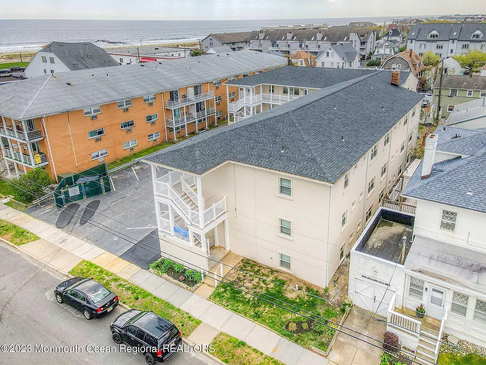 109 McCabe Ave #209