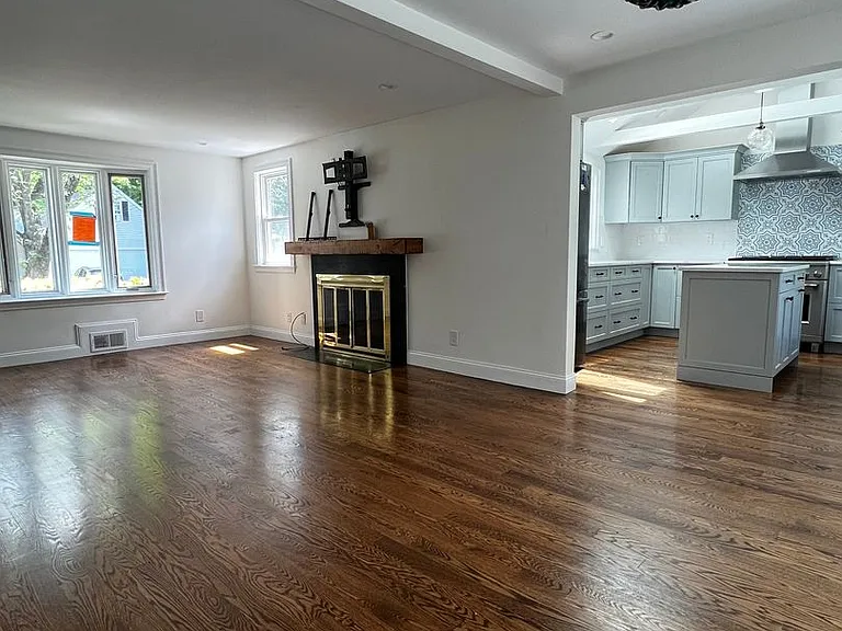 181 Christina St — Photo 6
