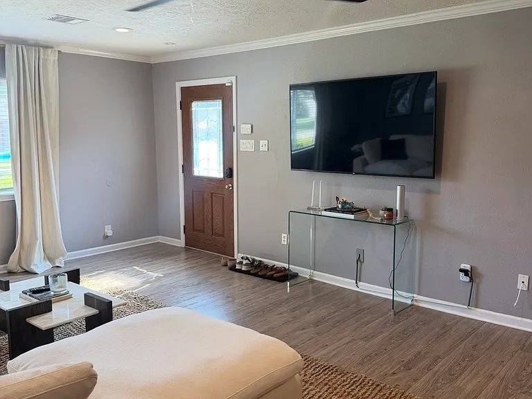 7218 Jalna St — Photo 2