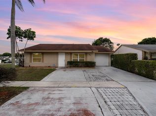 5865 Ellis Hollow Rd W, Lake Worth, FL 33463