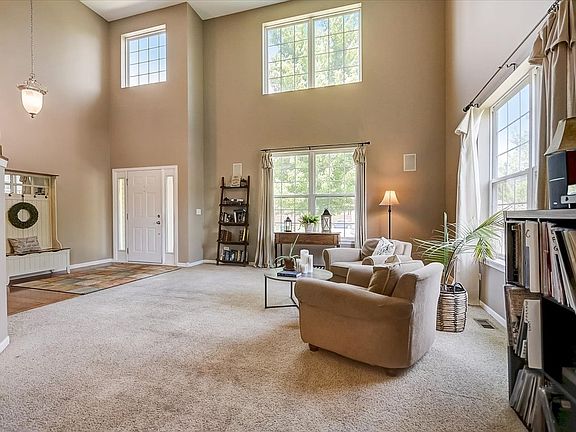 3rd image of 25117 Bicentennial Ct