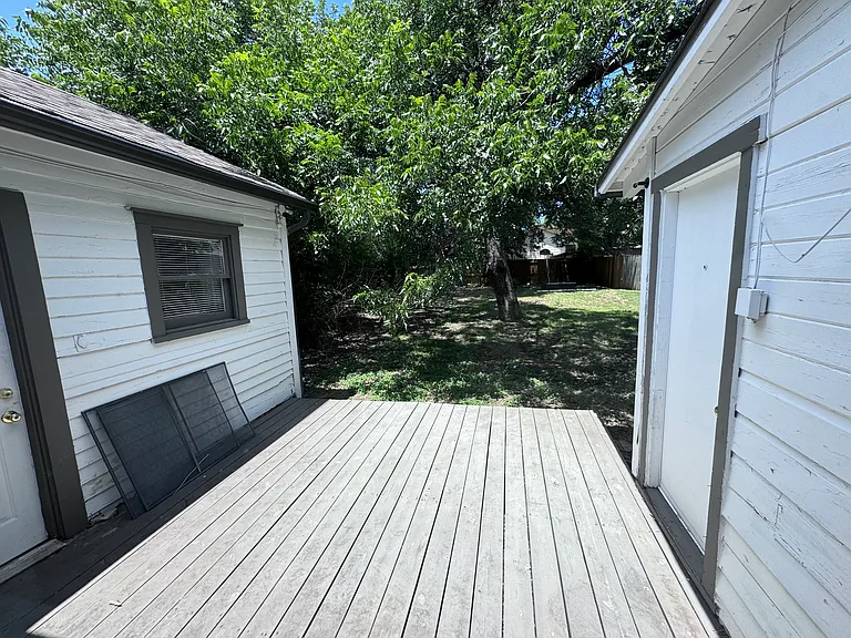 5619 Victor St — Photo 10