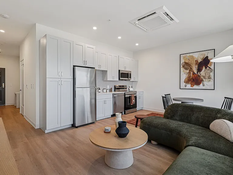 7 West 7th Apartments — Photo 15