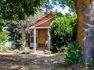 809 S 8th Ave, Yakima, WA 98902