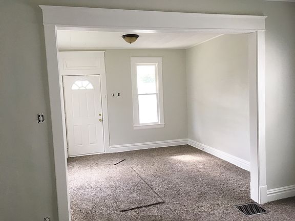 5th image of 403 S Spring St