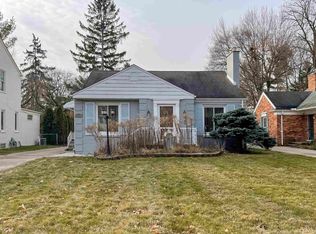 83 Vernier Rd, Grosse Pointe Shores, MI 48236