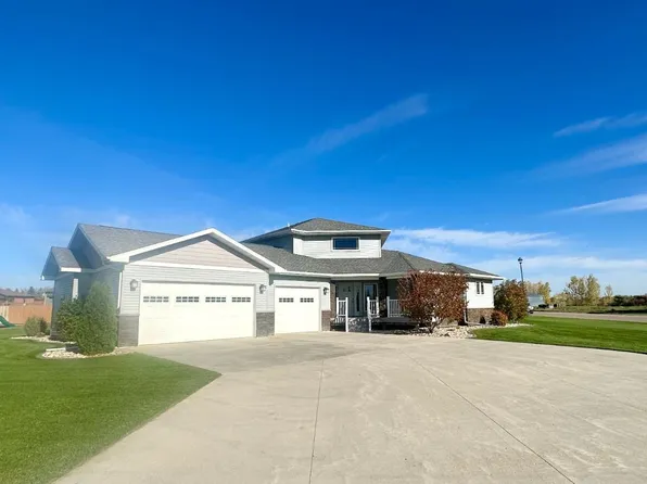 505 7th Ave SW, Surrey, ND 58785
