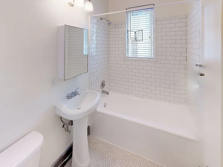 La Chandelle Apts...Charming building...Renovated Apartments Available...Hardwood Floors! — Photo 9