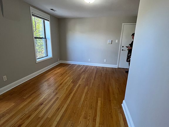 3rd image of 1819 W Belmont Ave
