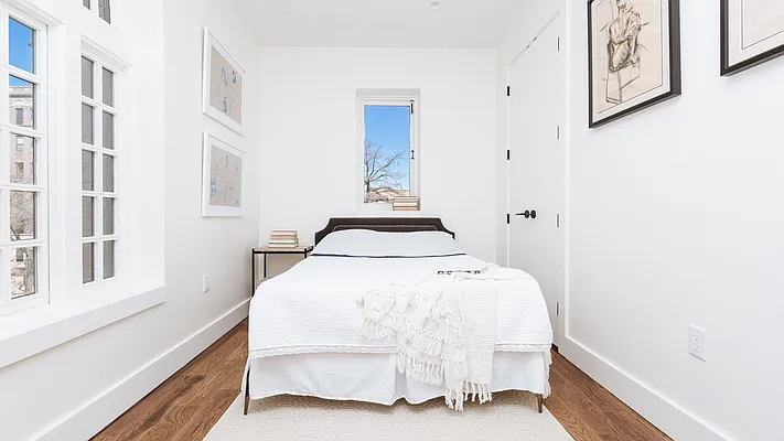 Rented by Nooklyn NYC LLC | media 100