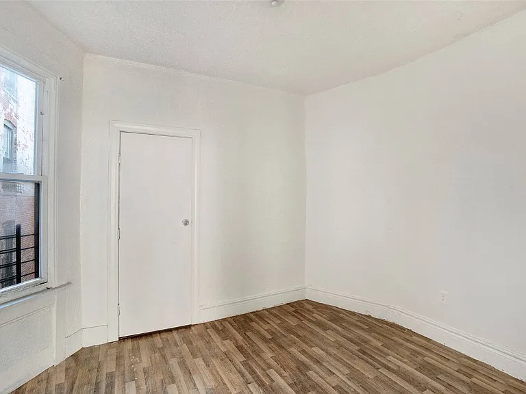 1241 College Ave — Photo 4