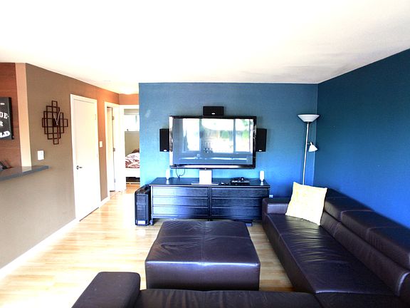 3rd image of 4050 W Lake Sammamish Pkwy NE Unit 3