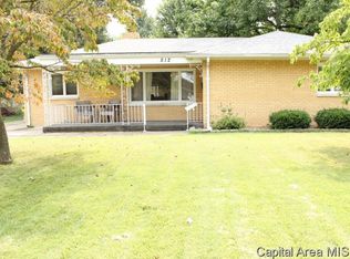 512 W Poplar St, Taylorville, IL 62568