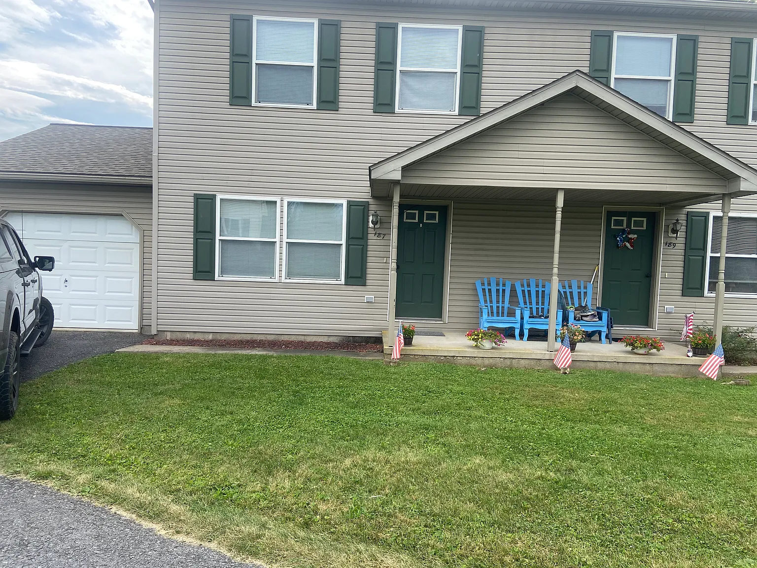 2 bed, 1.5 bath, 1000 sqft, $900 — Photo 1