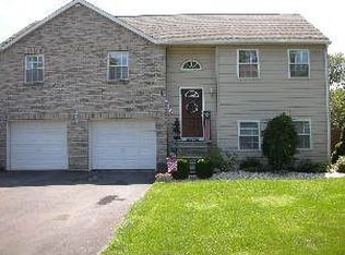 19 Longview Dr, Mechanicsburg, PA 17050
