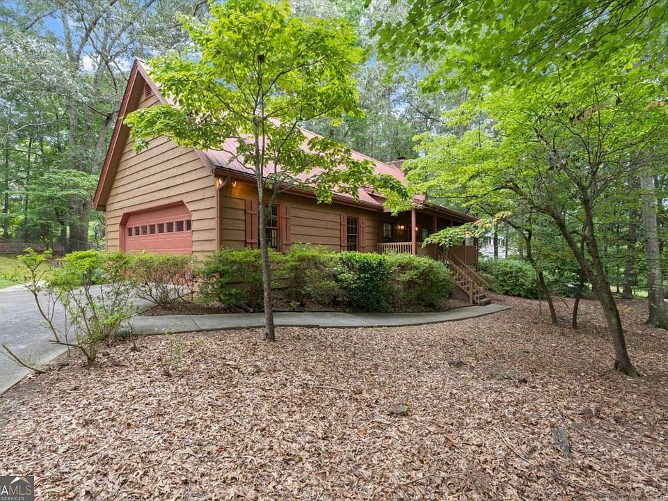 1st image of 2932 Village Dr