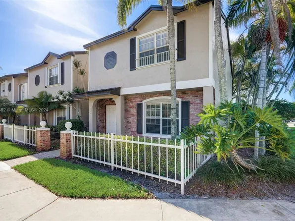 3940 NW 122nd Ter, Sunrise, FL 33323