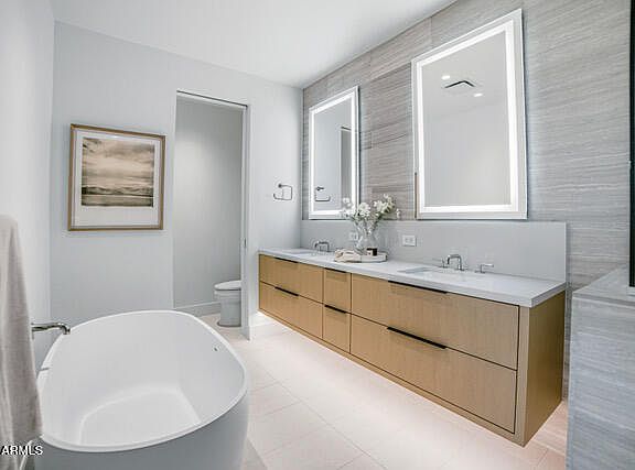 2nd image of 4849 N Camelback Ridge Road #A107