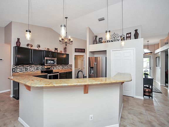 3rd image of 1407 Hill Ave