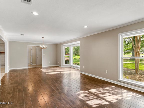 5th image of 100 Bentonwood Dr