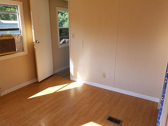 5th image of 84 Deerfield Ln