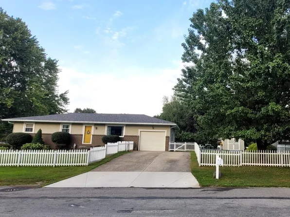 5333 Westgate Dr, Girard, PA 16417