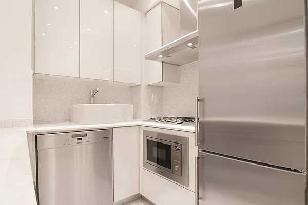 Rented by WAM Partners - William Moses Co. | media 19