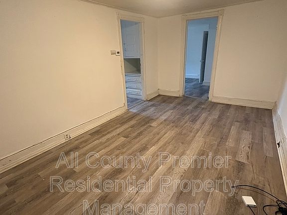 2nd image of 319 Hobart Ave Unit 321B