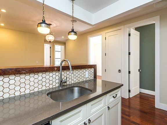 5th image of 330 Starr St #3A