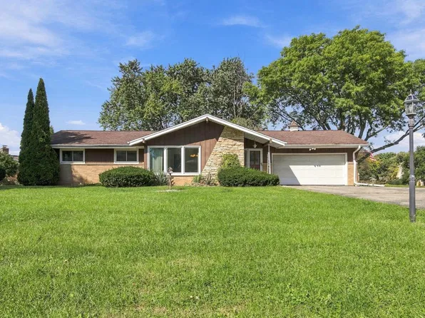 3735 San Fernando DRIVE, Brookfield, WI 53045