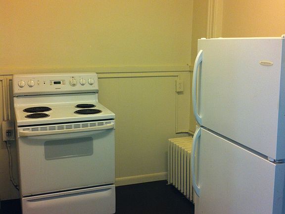 2nd image of 257 4th St APT 3