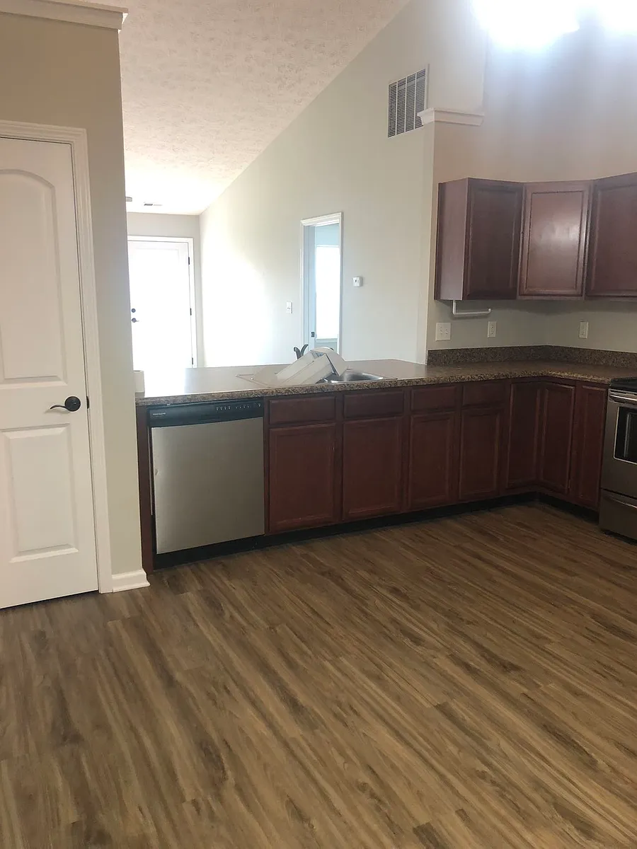 Building Photo - 2357 Cushing Dr