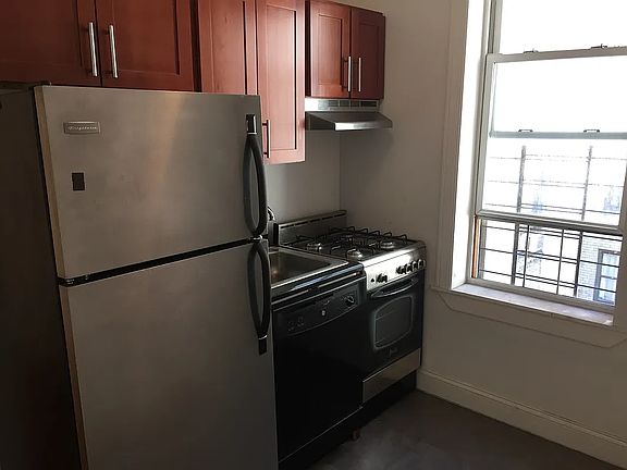 2nd image of 3049 Crescent St APT H4a5