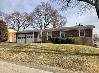 3820 Opal Dr, Saint Charles, MO 63304