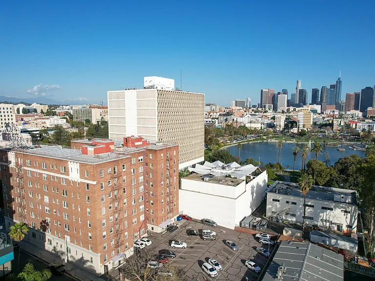 Park Wilshire — Photo 33