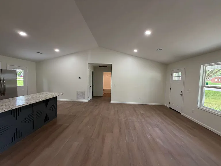 218 E Peter Ave — Photo 11