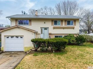 50 Clarke St, Brentwood, NY 11717