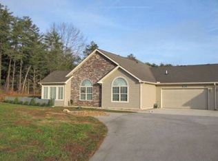 413 Deer Lake Pl, Bronston, KY 42518