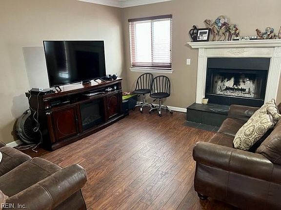 3rd image of 678 Masefield Cir