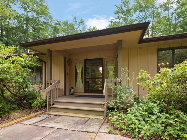 3233 Tall Timber Lake Rd, Pocono Pines, PA 18350
