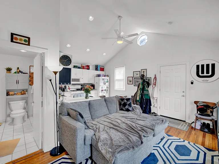2642 N Marshfield Ave — Photo 35